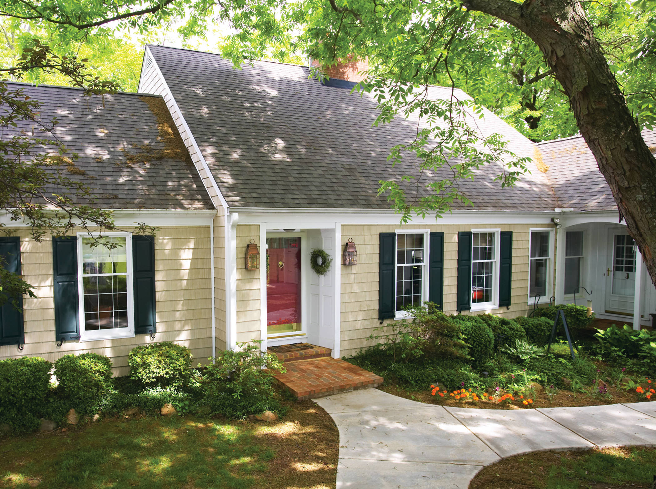 Traditional home exterior siding replacement