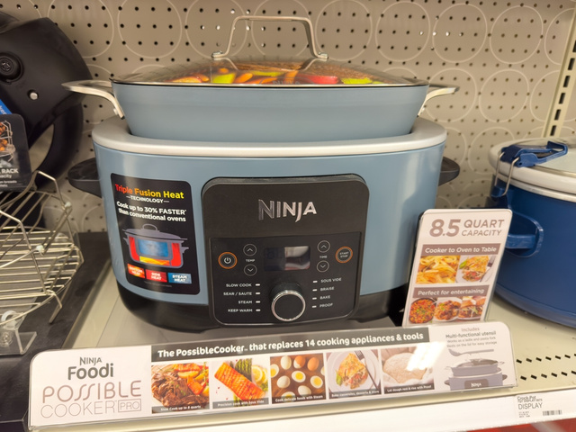 Ninja Foodi Possible Cooker Pro multifuncional em prateleira de loja