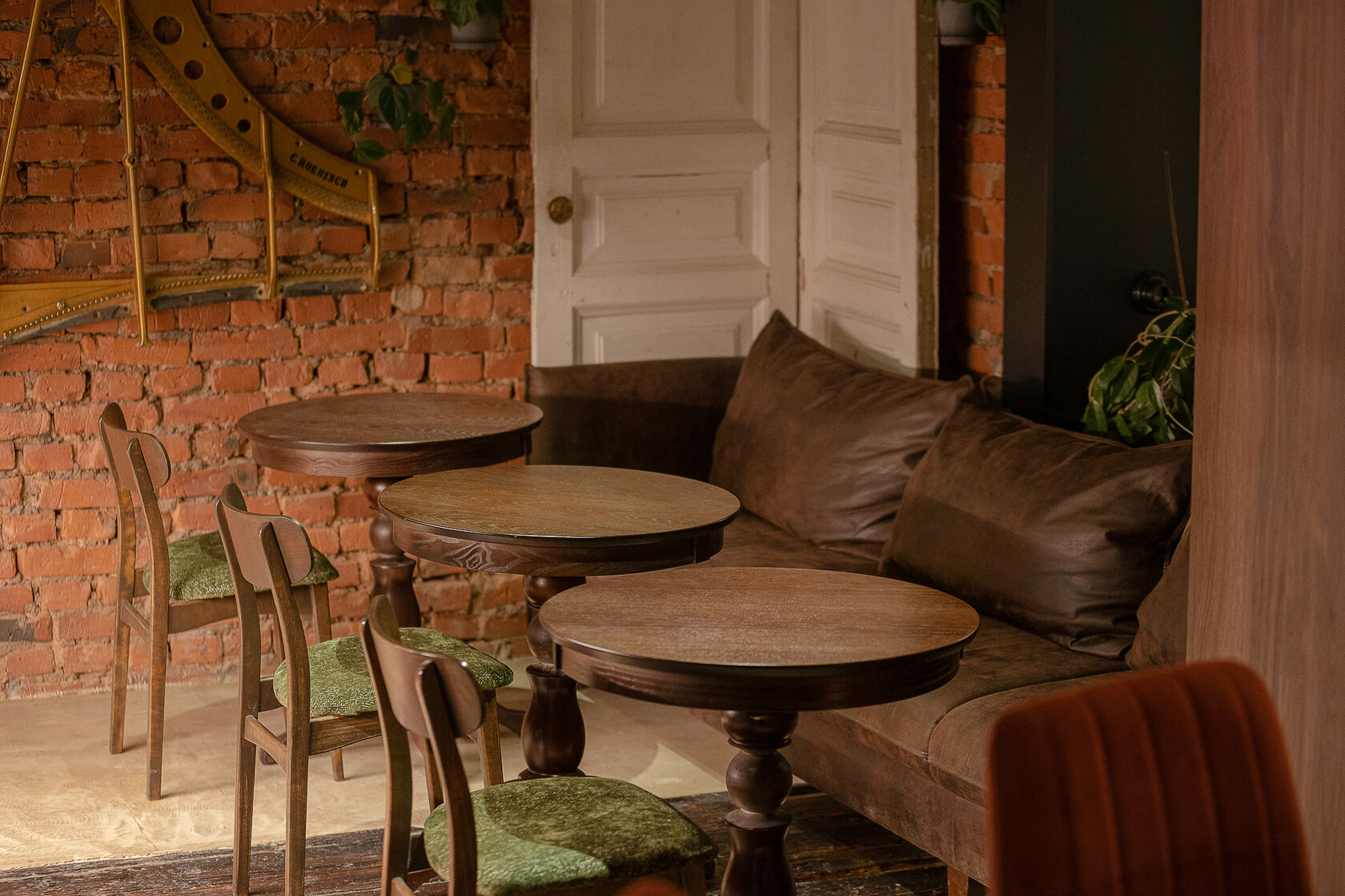 Интерьер кофейни Uco Cafe