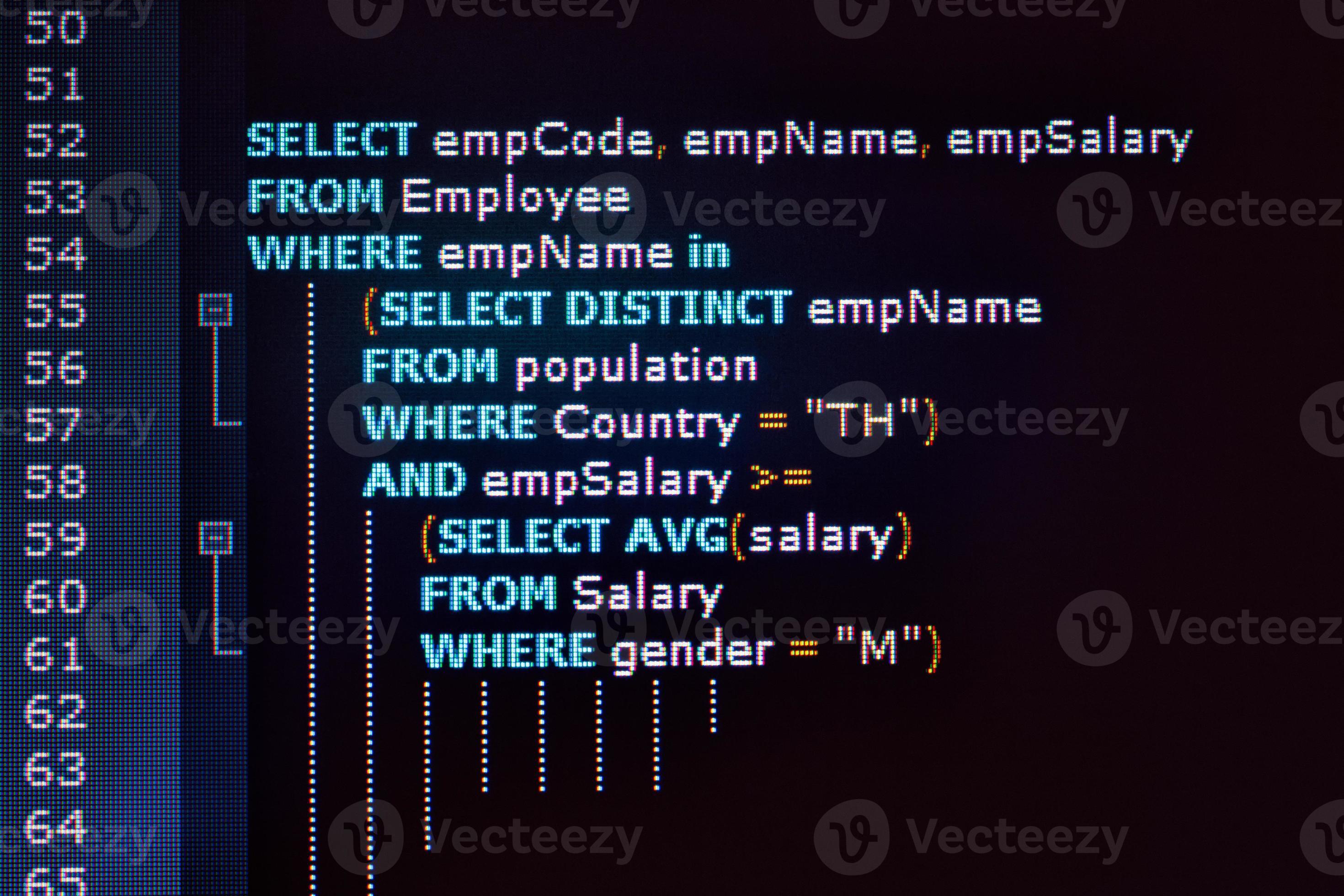 کد SQL روی صفحه مانیتور
