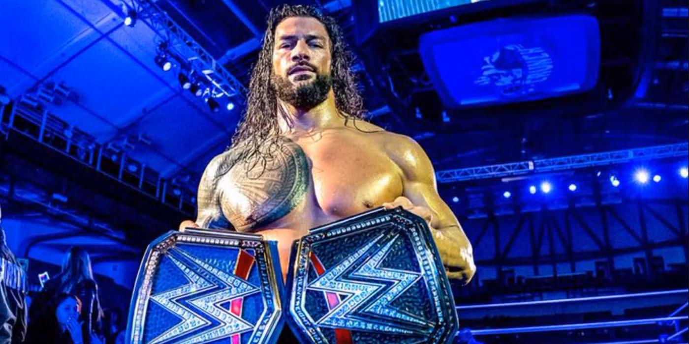 Roman Reigns with title