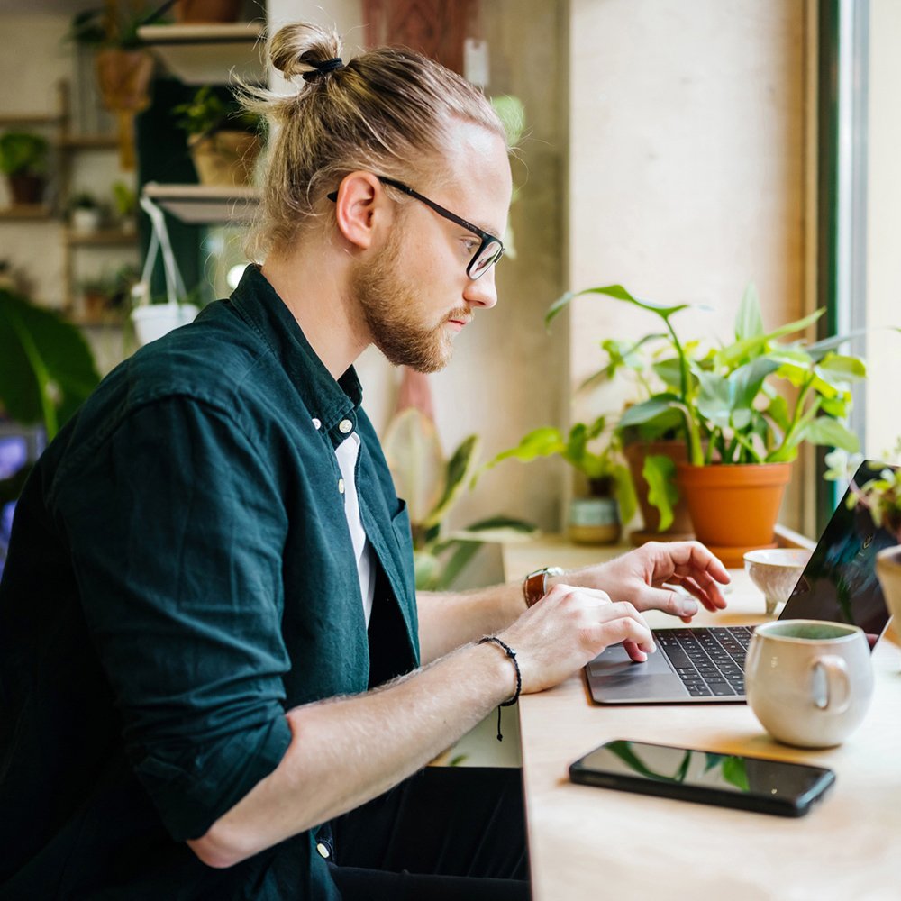 Working in coffee shop for social connection