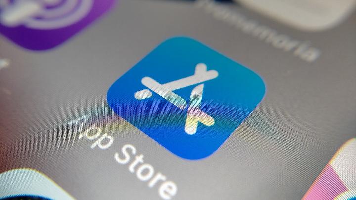 iPhone 主屏幕显示 App Store 应用图标