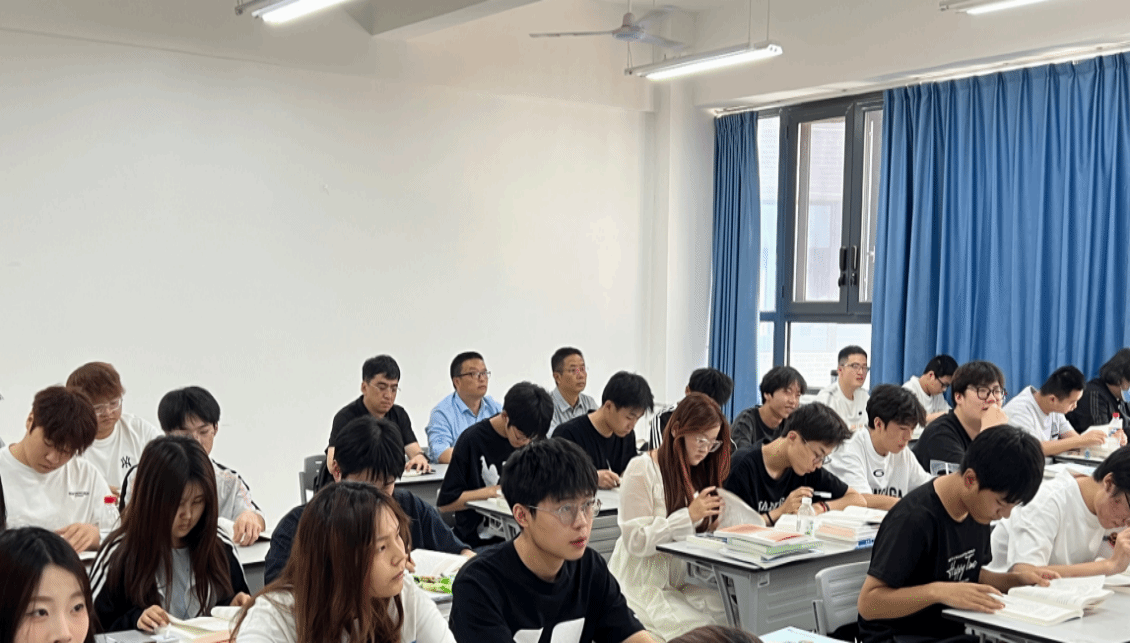 高校思政课堂教学场景