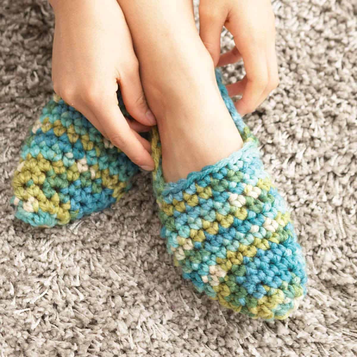 Quickie Women's Slippers: Crochet Chunky Pattern