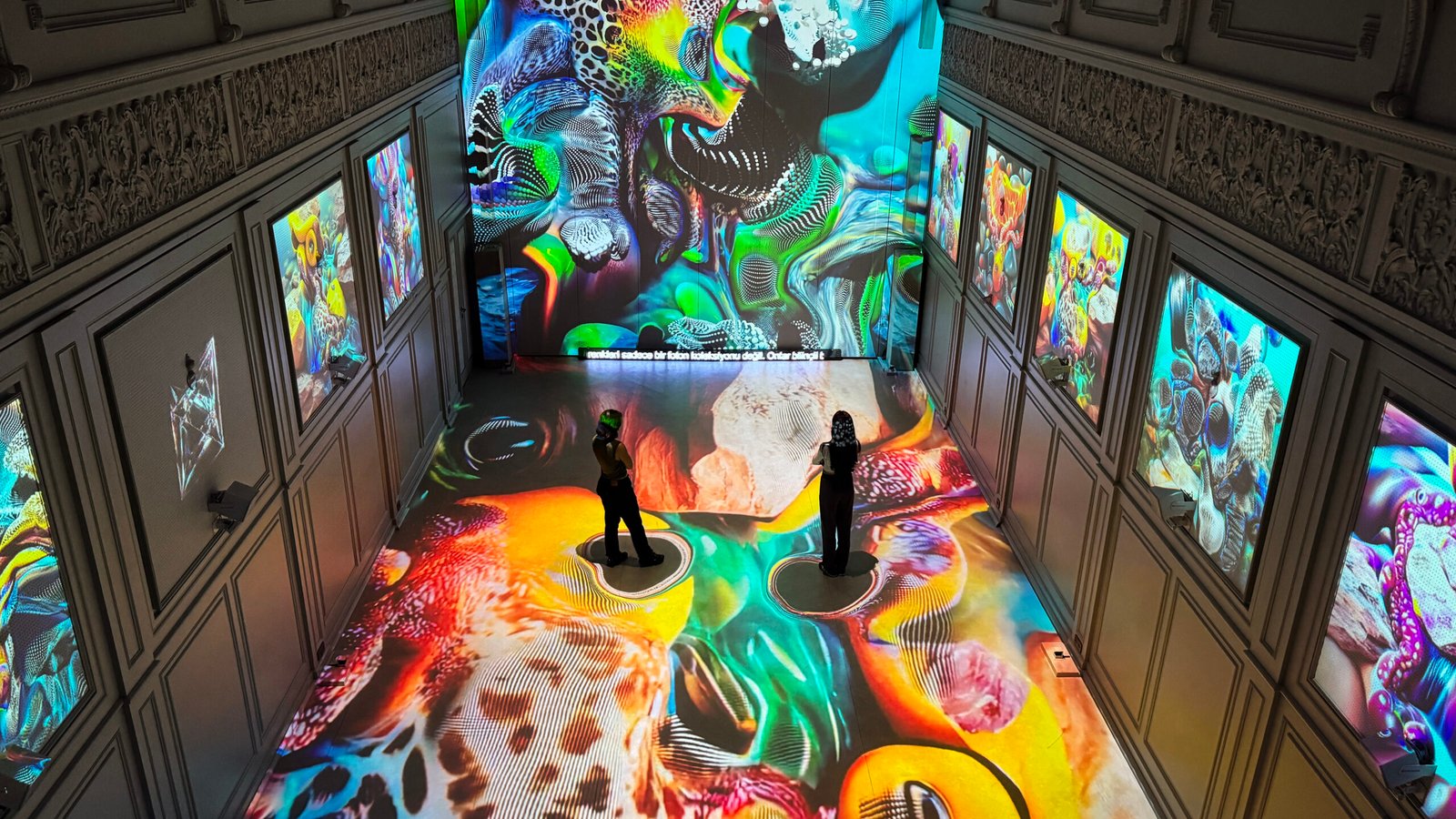 Yapay zeka tarafından oluşturulmuş çeşitli dijital sanat eserleri koleksiyonu