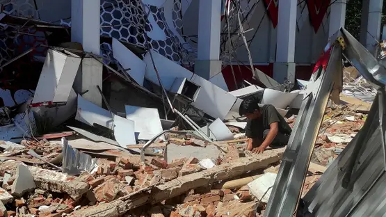 أضرار الزلزال في إندونيسيا