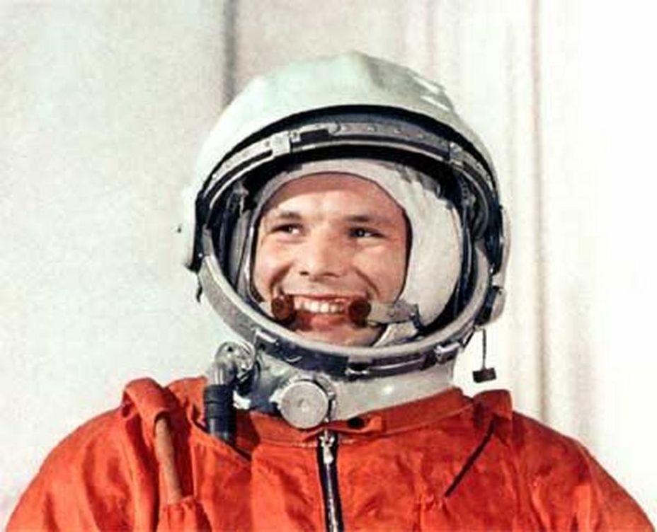 Юрий Гагарин в космическом скафандре