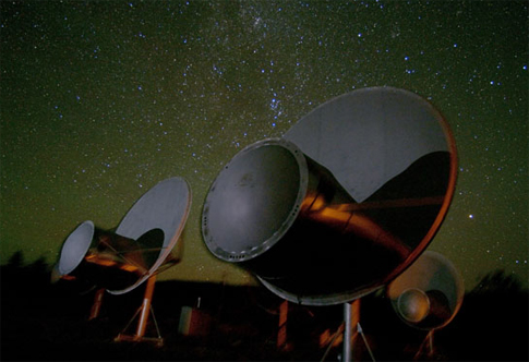 Allen Telescope Array sob a Via Láctea