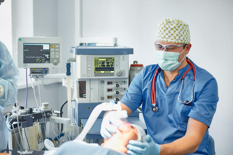 What Is An Anesthesiologist? Roles & Responsibilities | AUC
