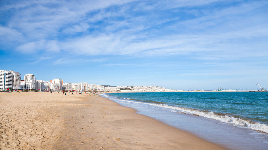 شواطئ طنجة الرائعة على البحر الأبيض المتوسط