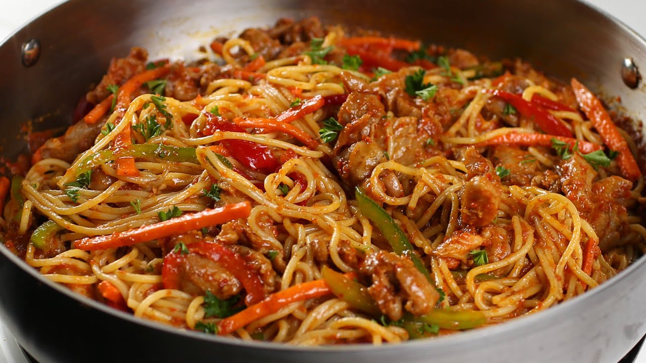 Stir fry pasta made with spaghetti, carrots, green beans, egg, chicken, soy sauce and mixed spices - RoyalRoom Restaurant Lagos