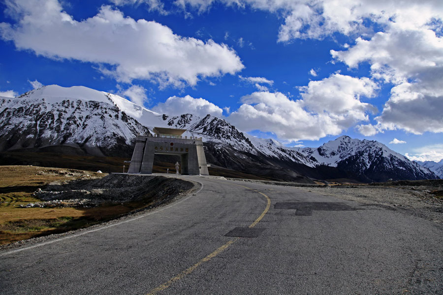 Khunjerab Pass Pakistan China border at high altitude mountain