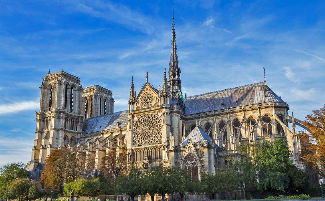 巴黎圣母院哥特式建筑外观