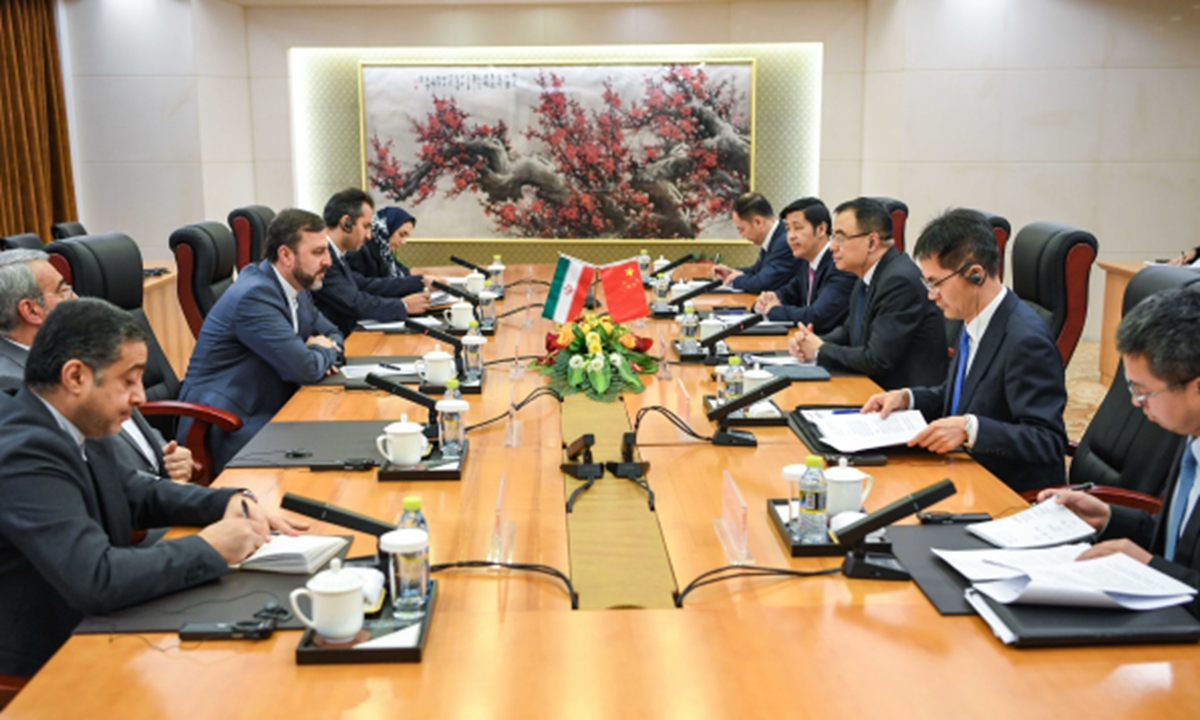 لقاء دبلوماسي بين الصين وإيران