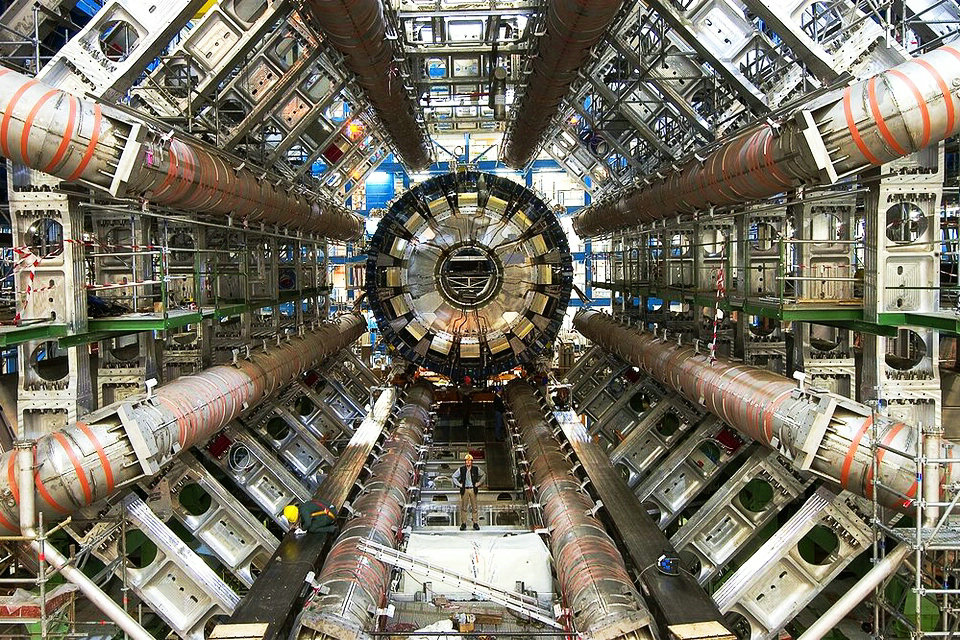 تجربة أطلس في CERN – كاشف الجسيمات العملاق