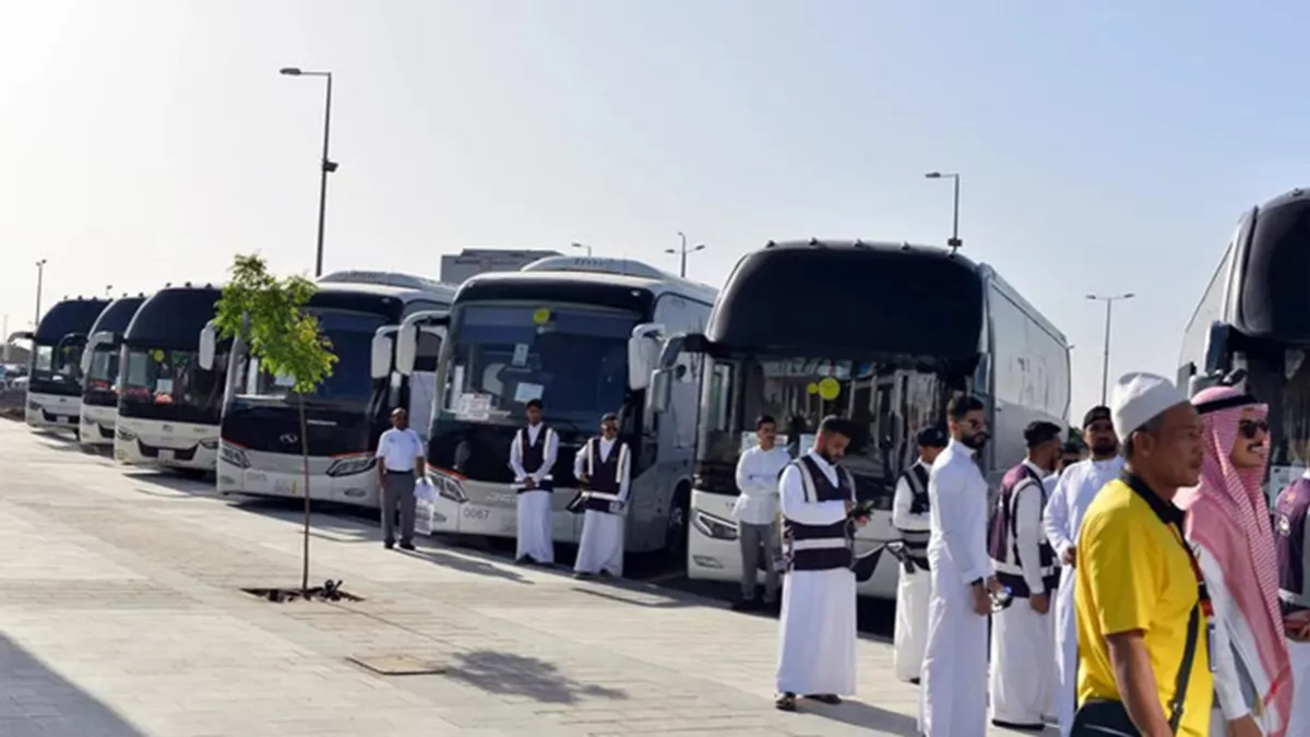 Luxury bus fleet for Makkah to Madinah Umrah transport