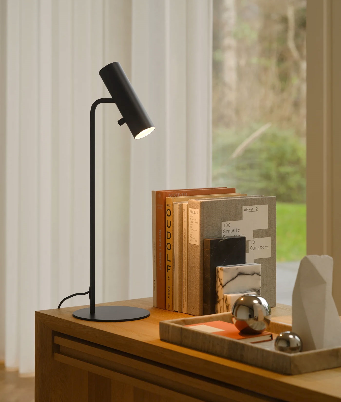 现代简约黑色台灯