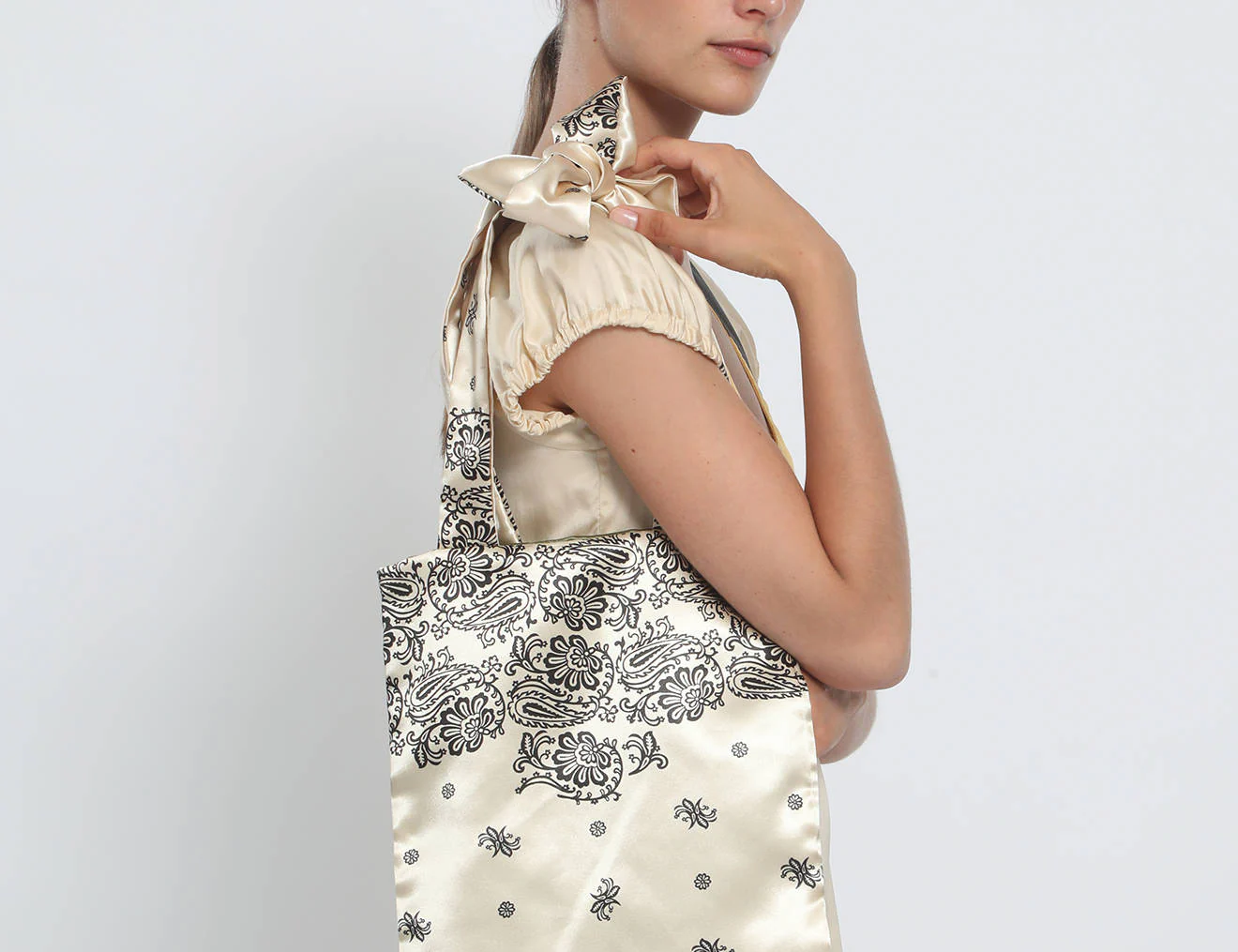 Calla Crochet Bag