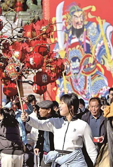 沉浸式光影互动投影墙展示乡村民俗活动