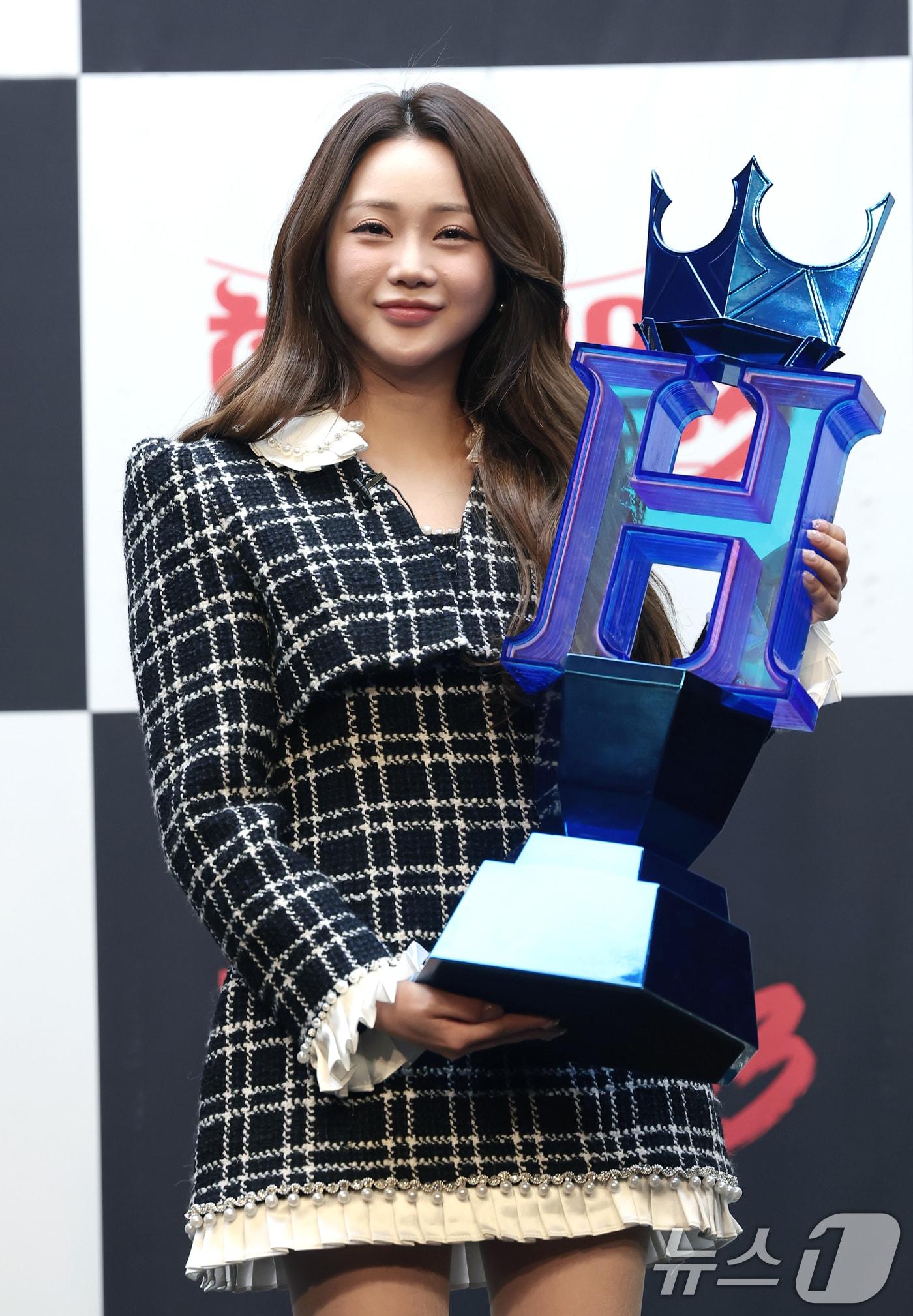 홍지윤 우승 트로피