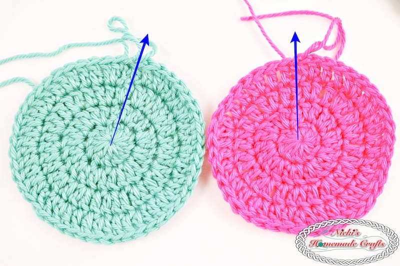 How to crochet the Perfect Straight Seam when going in rounds (Photo &  Video Tutorial) - Nicki's Homemade Crafts