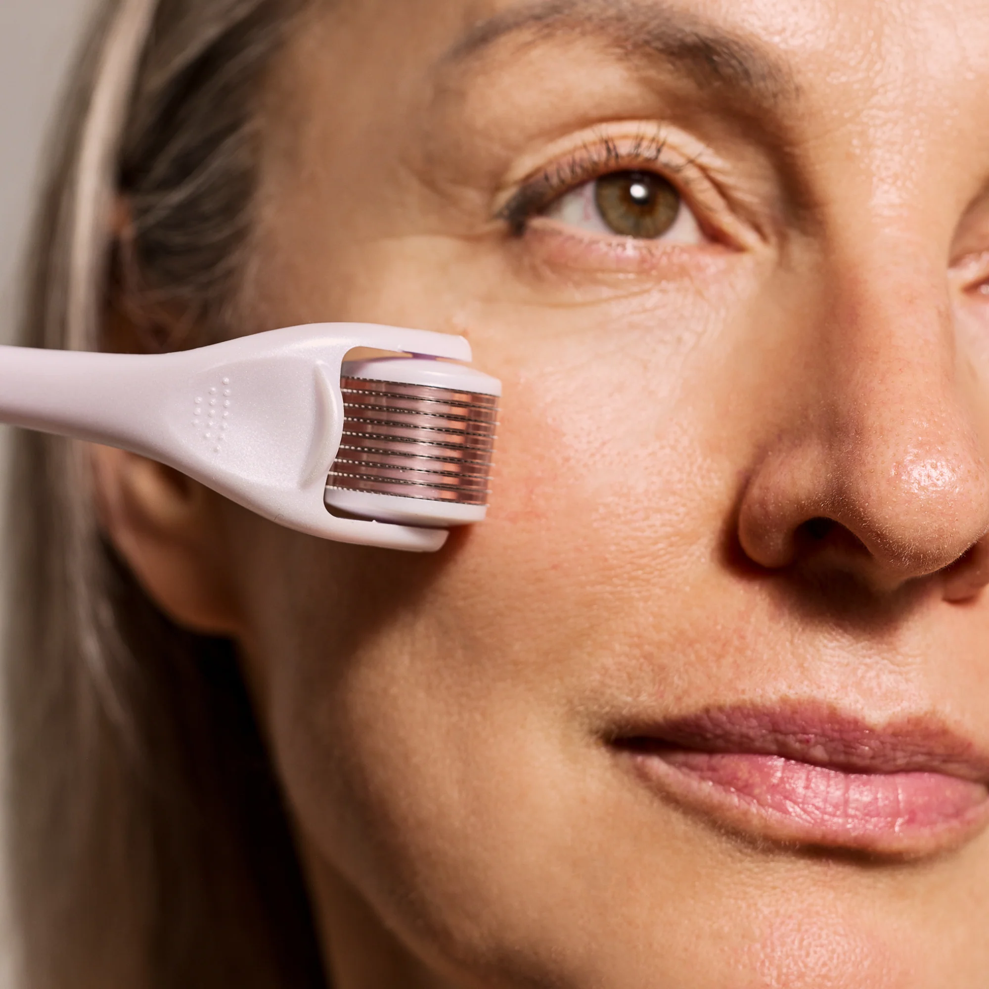 Dermaroller Microneedling Behandlung