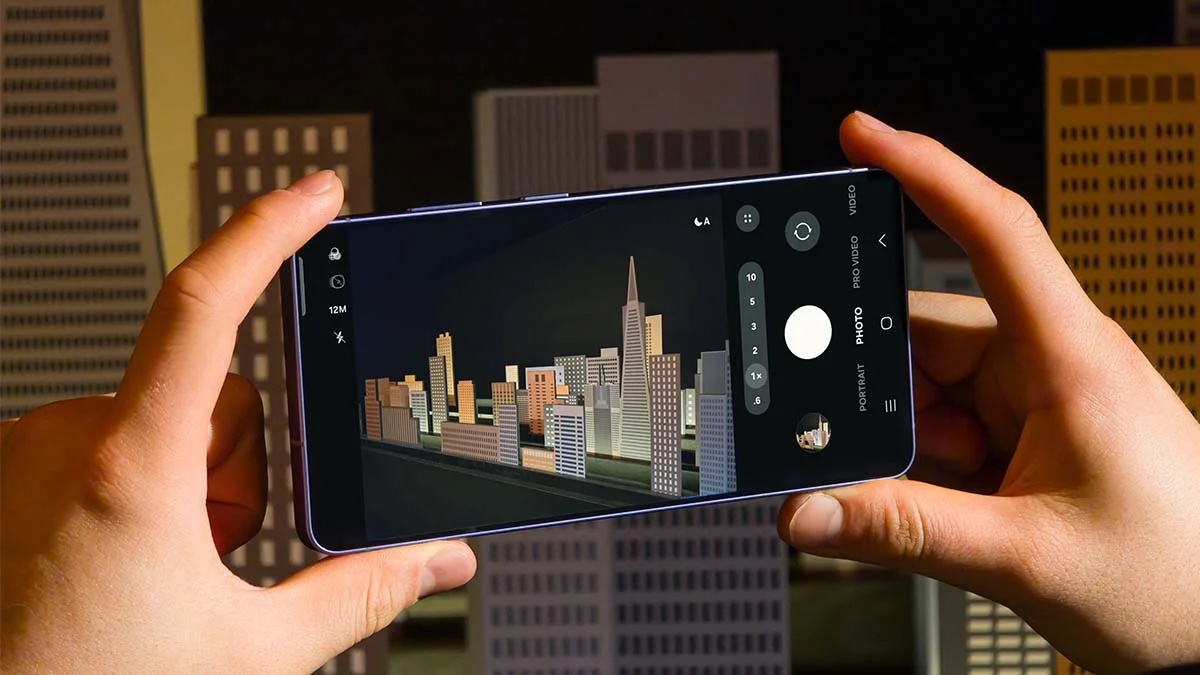 Galaxy S26 camera interface showing cityscape photography in action