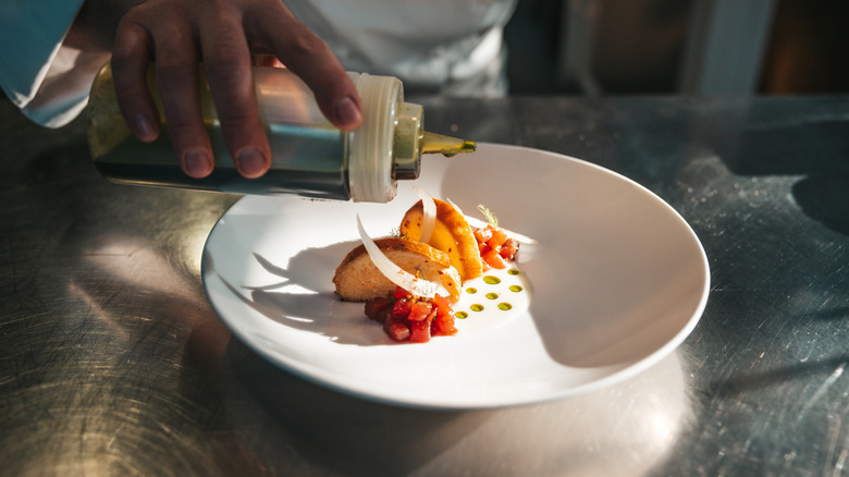 The Rule To Follow For Plating Your Fancy Homemade Dinner Like A True Chef