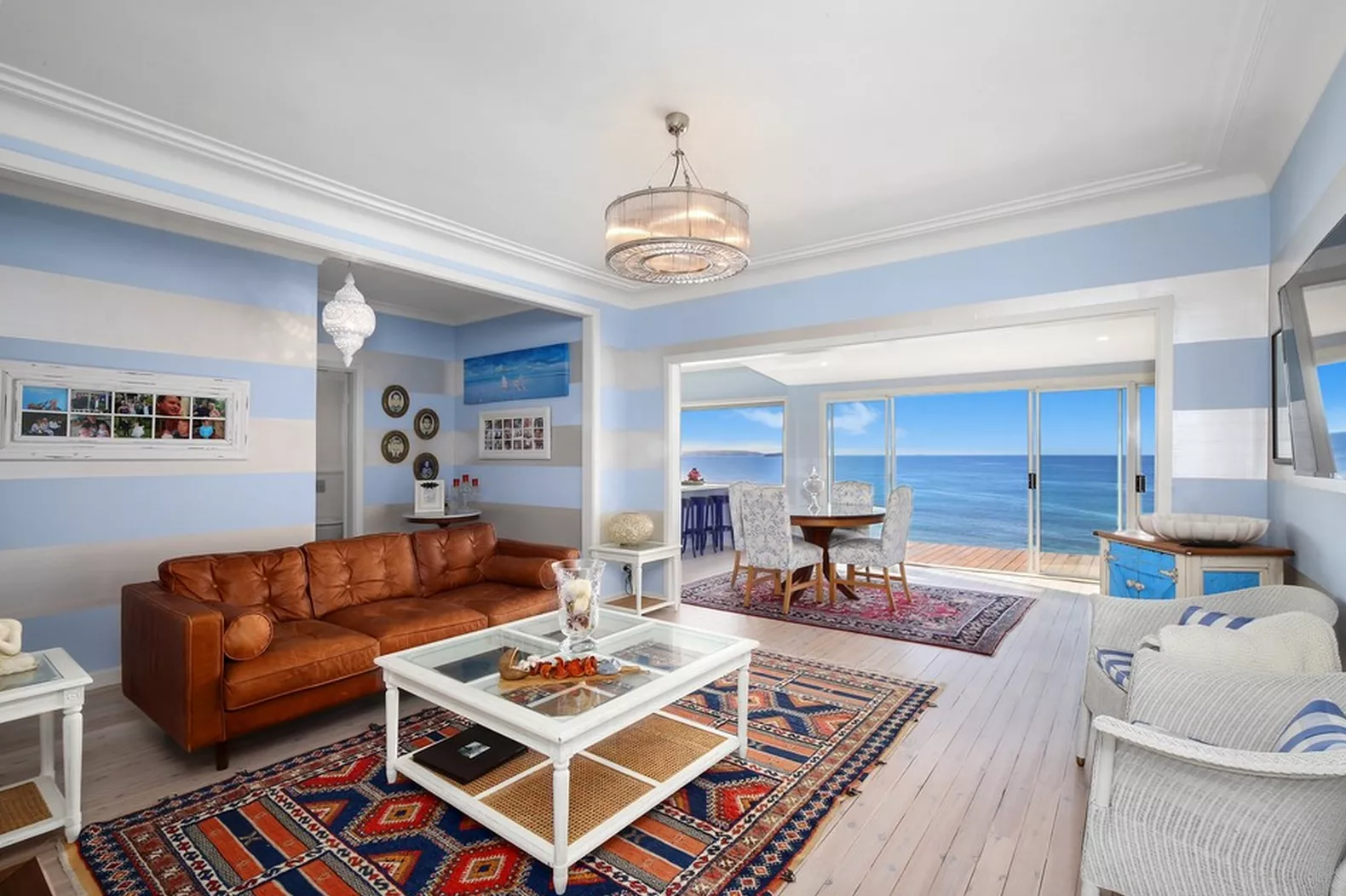 Coastal style": Gợi ý thiết kế nội thất nhà ở ven biển sang trọng và thư  giãn