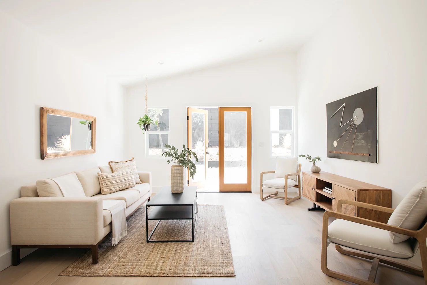 5 Things Minimalists Always Throw Away After a Year