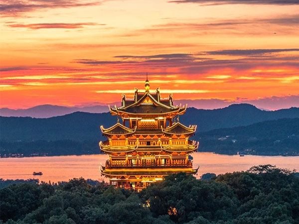 Hangzhou Chenghuang Pavilion Sunset