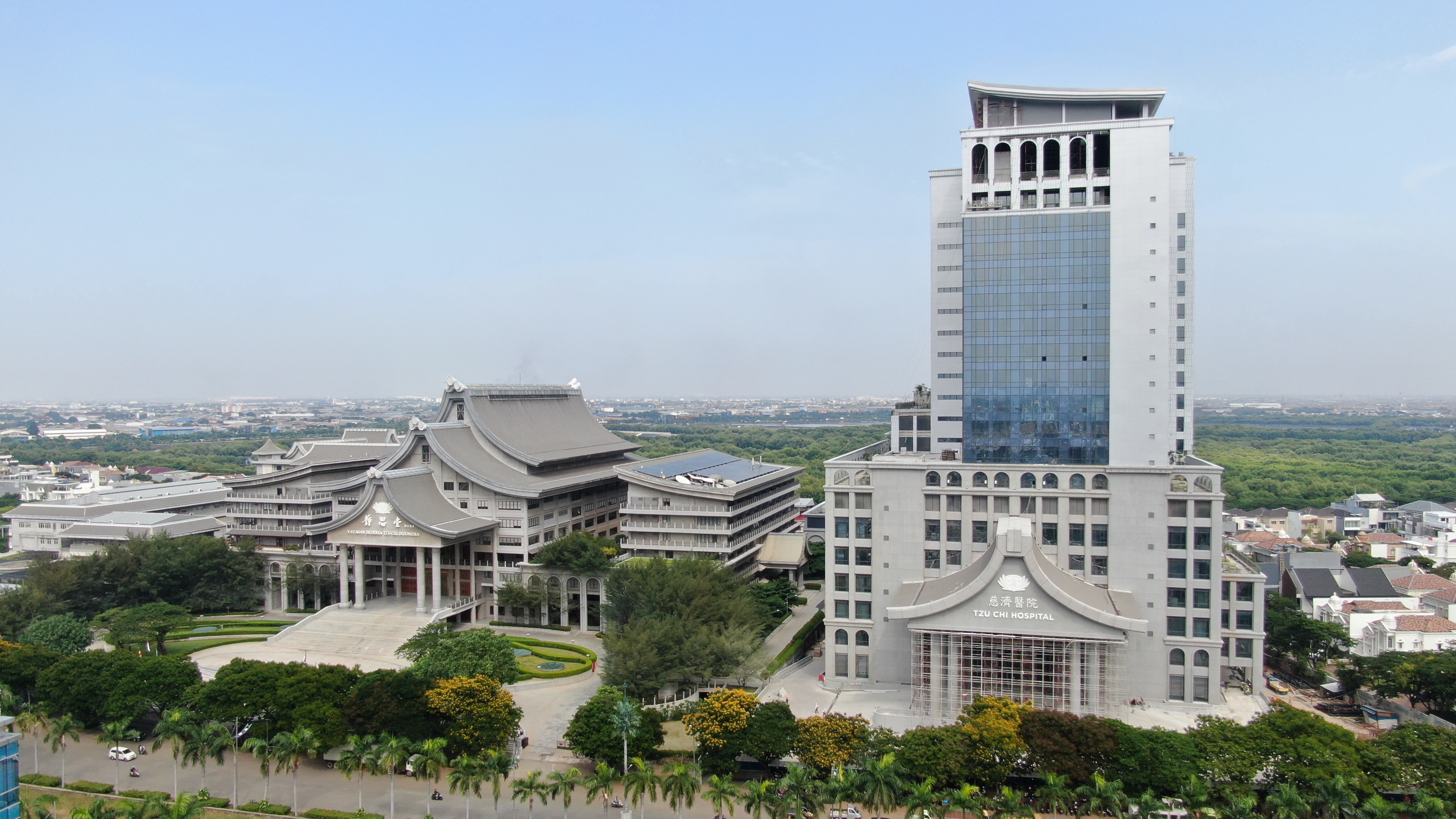 Suasana modern rumah sakit di Indonesia dengan teknologi AI