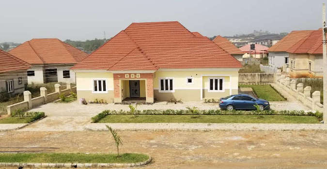 Bungalow with car on plot