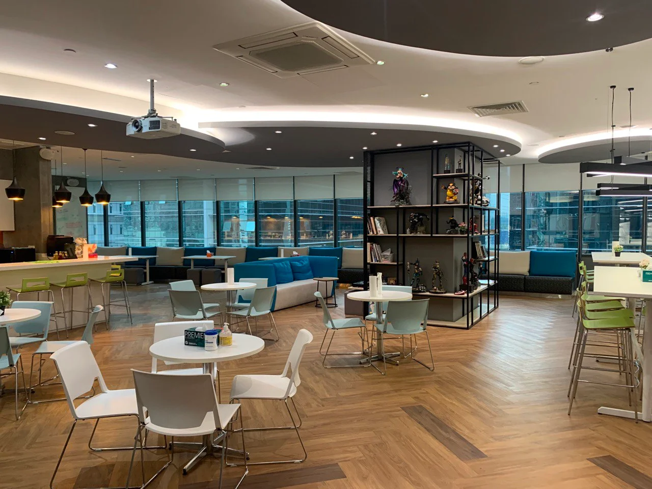 游戏开发工作室内部环境