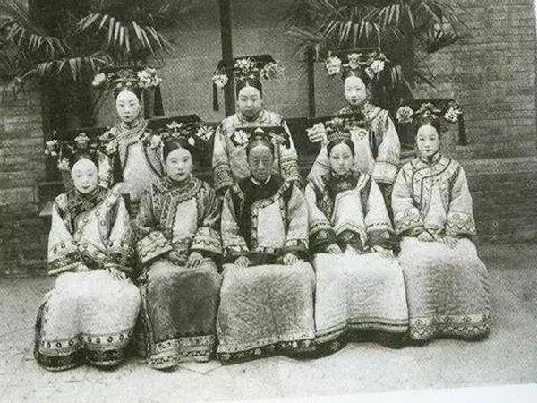 清朝后宫女性生活场景